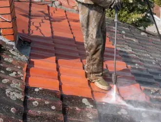 Nettoyage et démoussage de toiture avec jet haute pression – Zaid Samuel