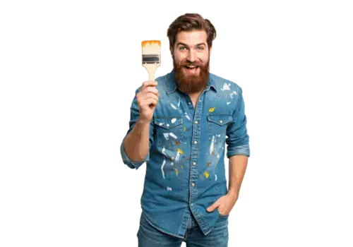 Homme peintre souriant tenant un pinceau avec de la peinture orange.